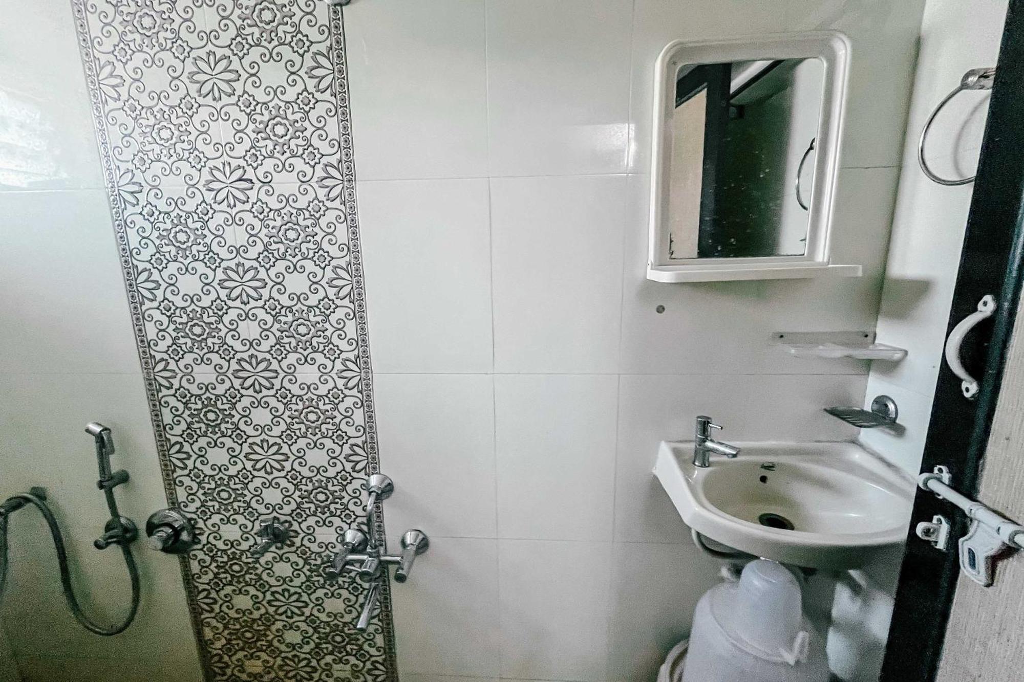 Hotel Maninagar Residency Watuwa 外观 照片